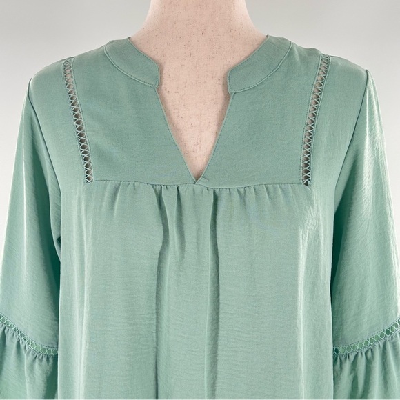 Adreamly Green Bell Sleeve V Neck Tunic Top Medium - Picture 2 of 9